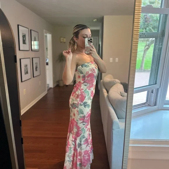 Floral Halter Maxi Dress - Picture 4 of 7